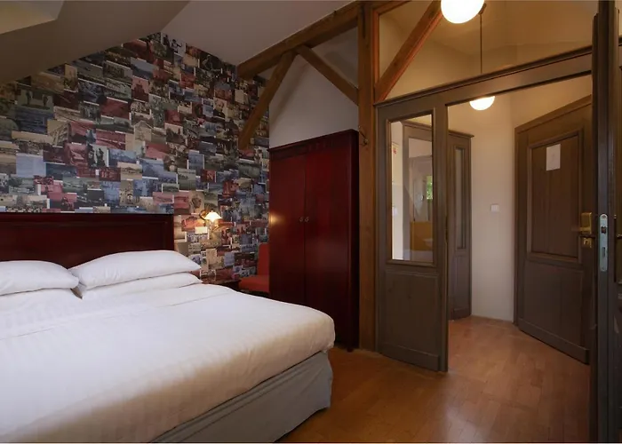 Charles Bridge Rooms & Suites By Sivek Hotels